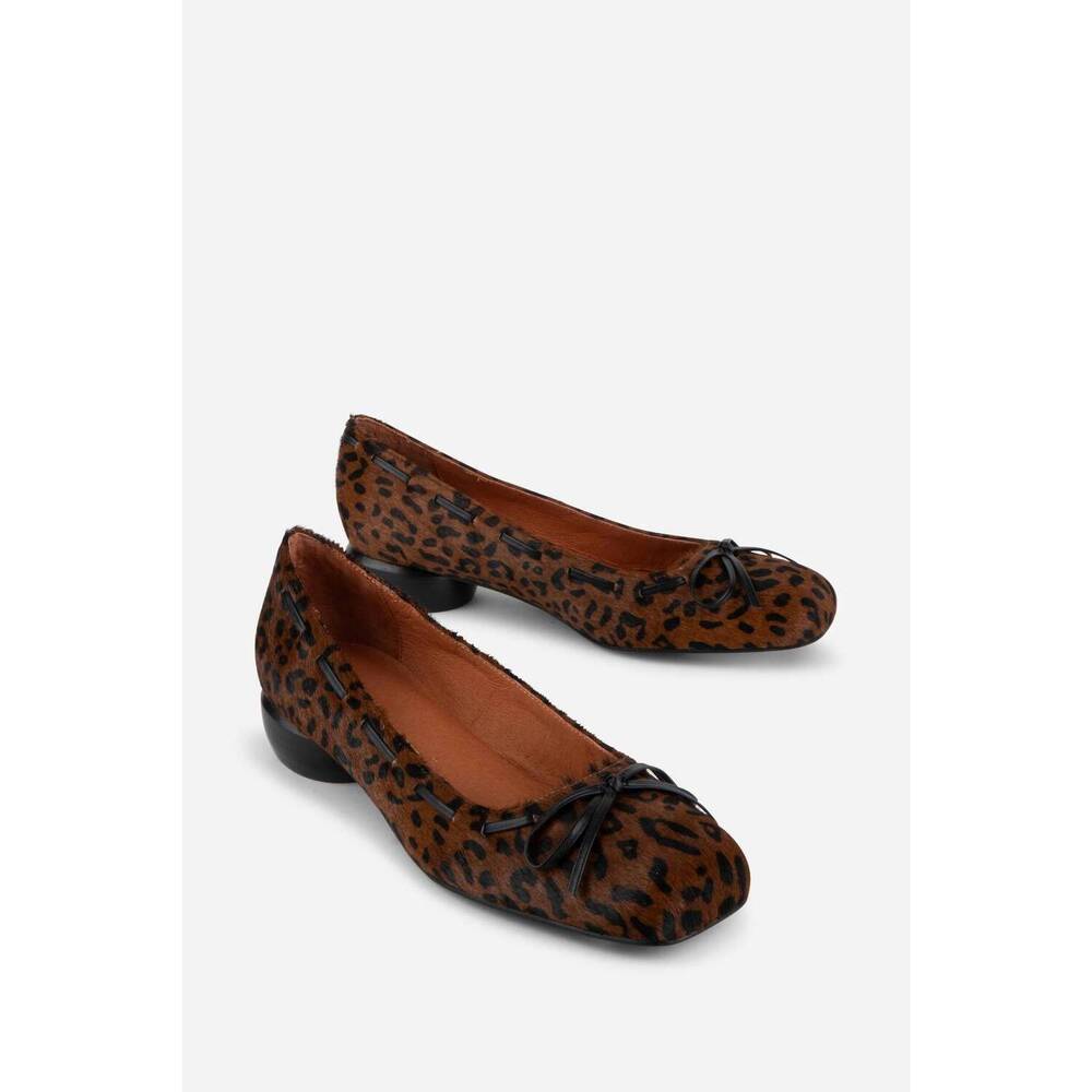 NEW INTENTIONALLY BLANK women's sia flat in cowhide